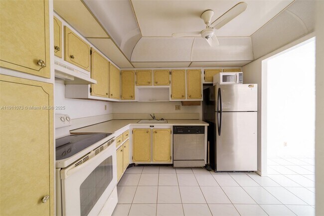 Building Photo - 2741 Taft St