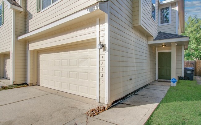 Building Photo - 17230 Oakwood Chase Dr