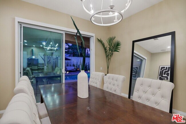 Building Photo - 4 Cartier Ct