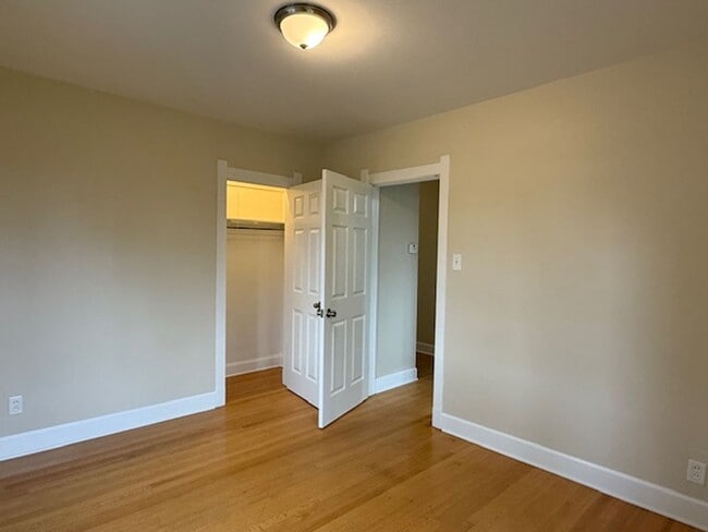 Building Photo - House For Lease