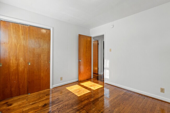 Building Photo - 2057 Heather Way