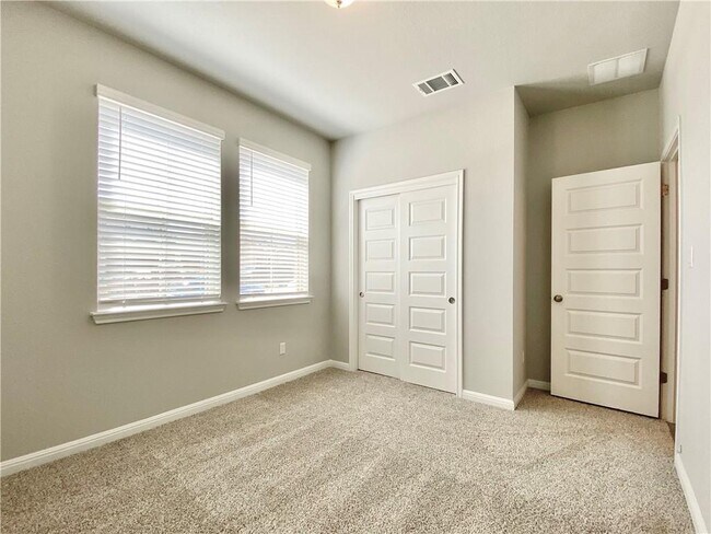 Building Photo - 1509 Longhorn Ranch Dr