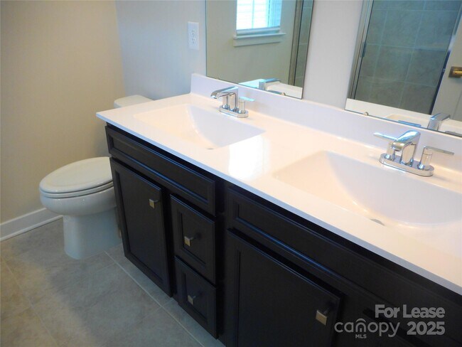 Building Photo - 421 Serenity Cir