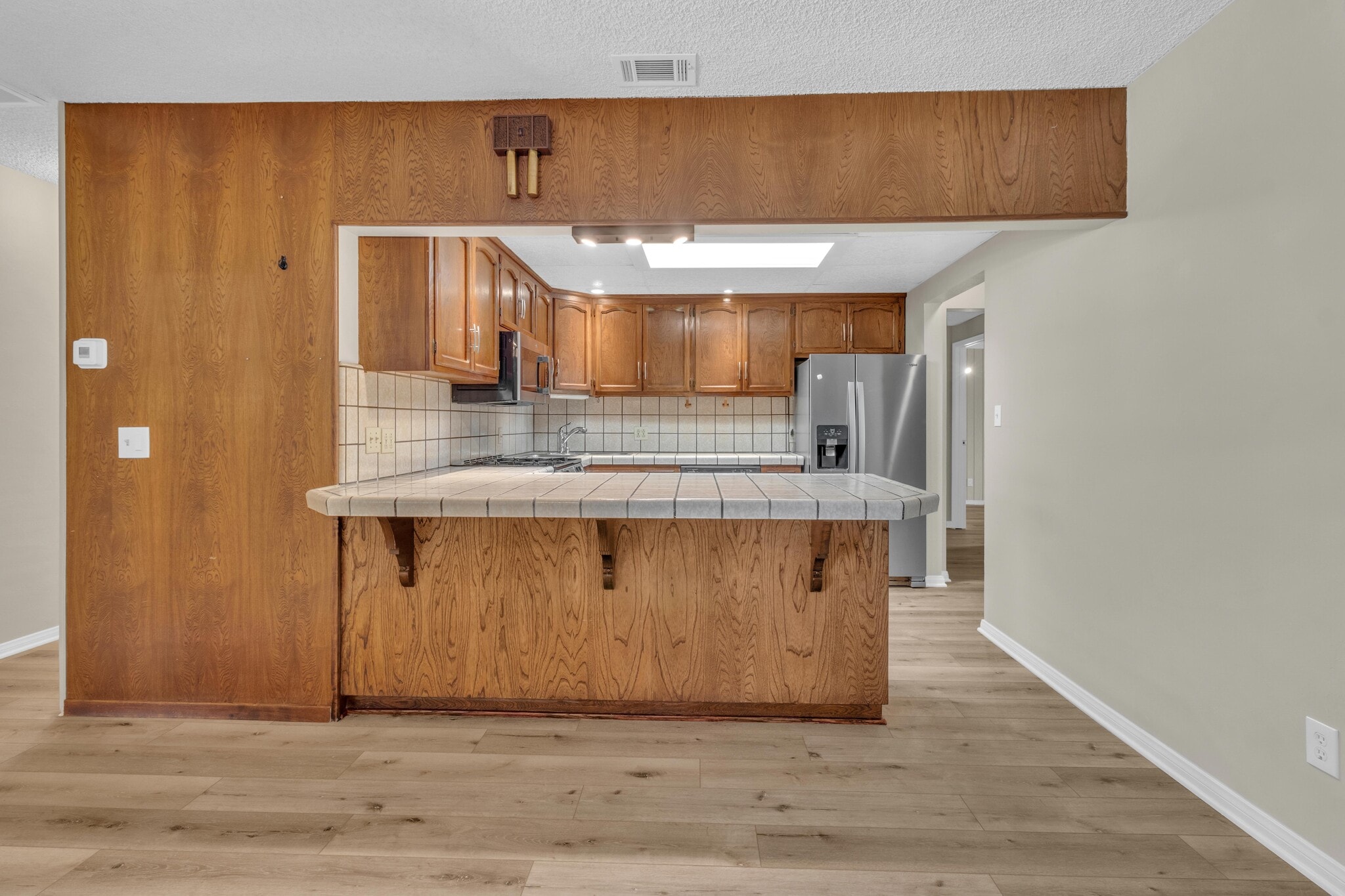 Kitchen Countertop Bar - 3210 Geronimo Ave