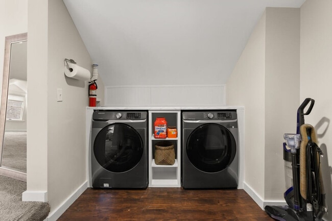 Building Photo - 29 Versailles Ave