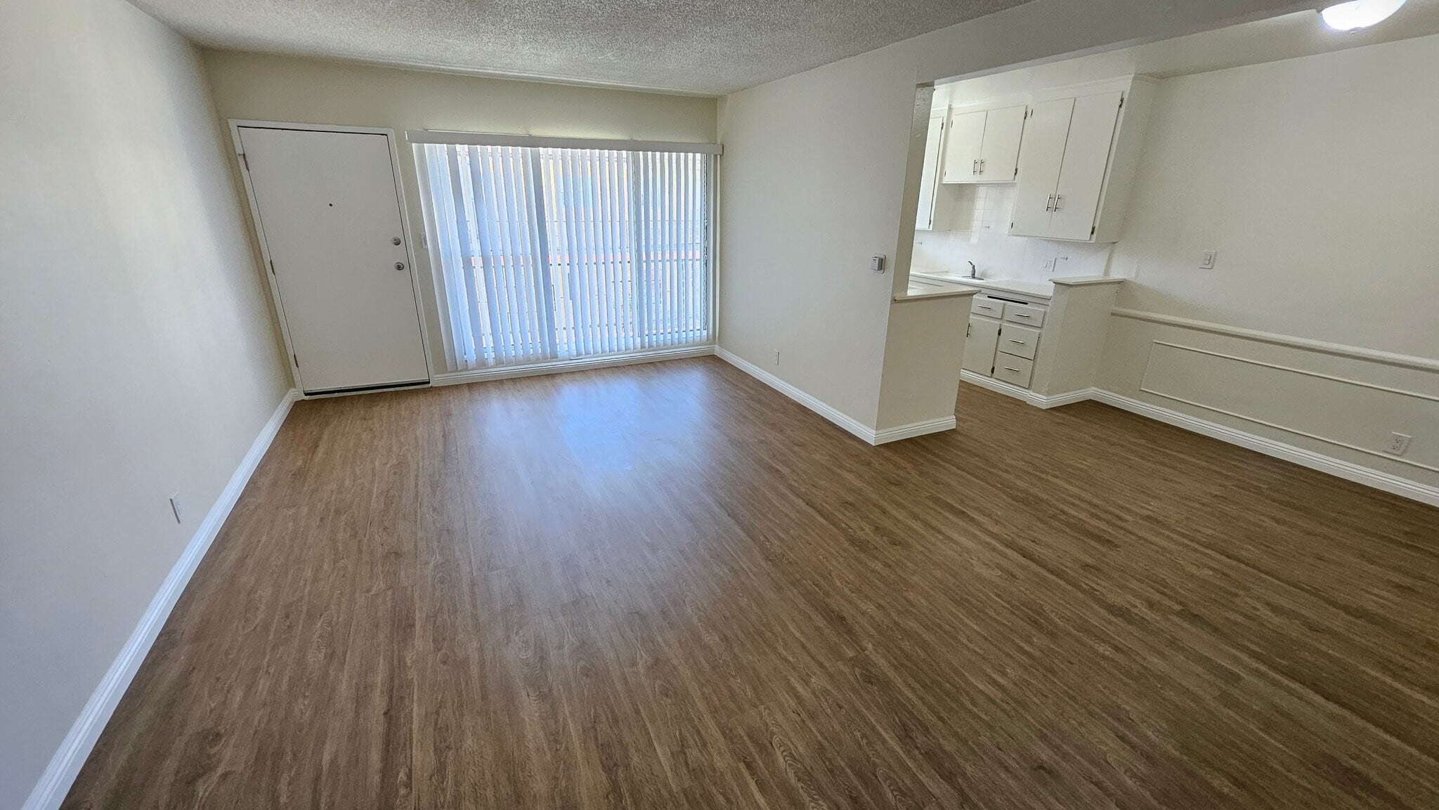 Building Photo - 3945 Stevely Ave