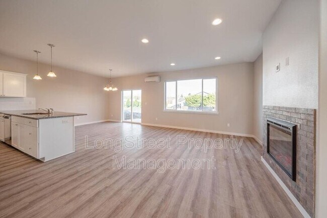 Building Photo - 756 S 16th St