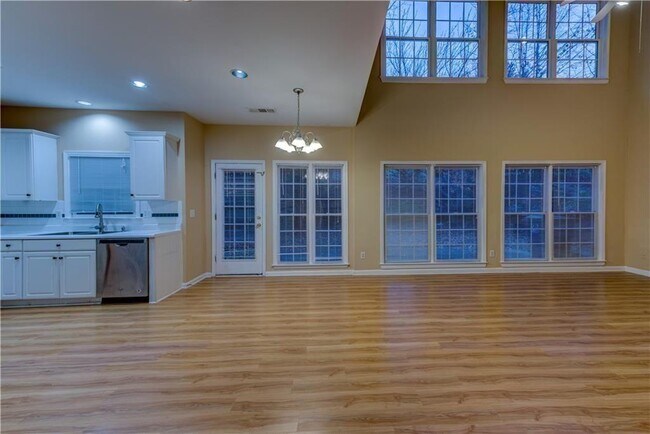 Building Photo - 1429 Oglethorpe Dr