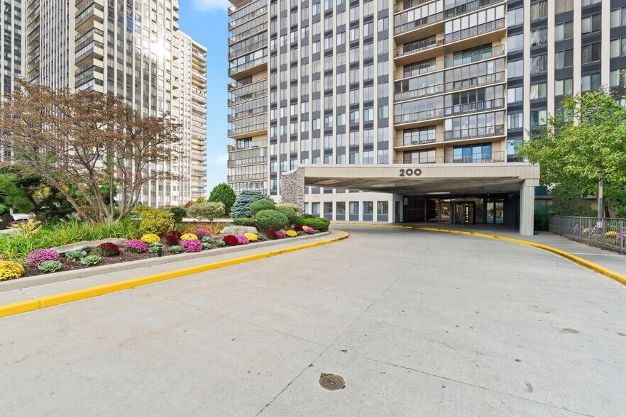 Building Photo - 200 Winston Dr