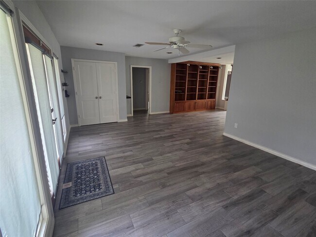 Building Photo - 4531 Palmetto St