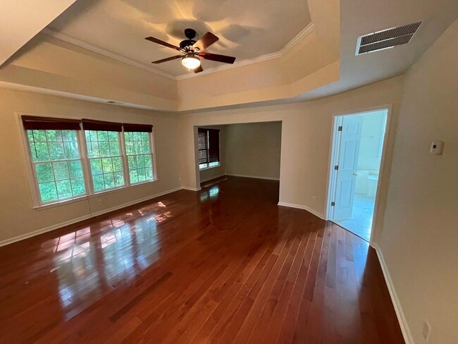 Building Photo - 400 Park Creek Dr