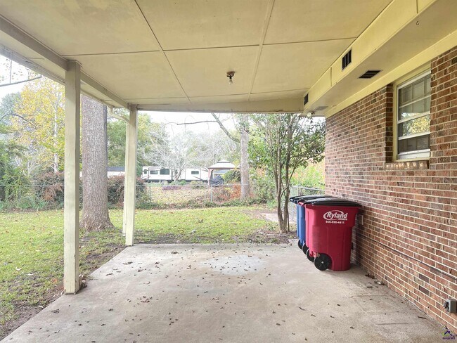 Building Photo - 3700 Dean Dr