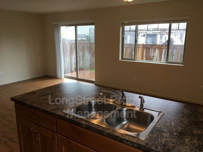 Building Photo - 1810 College St