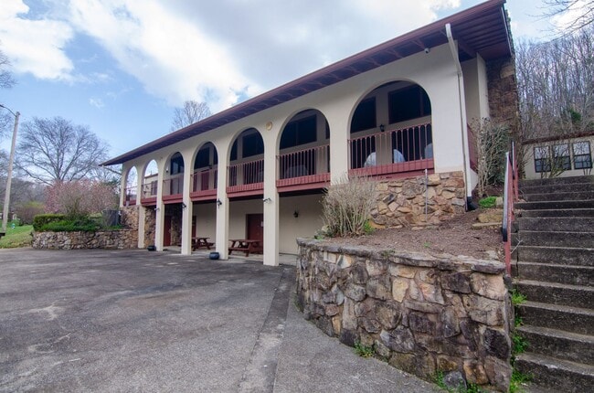 Building Photo - 210 Old Hickory Blvd