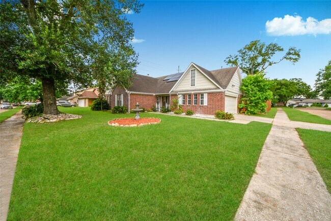 Building Photo - 15719 Baytree Dr