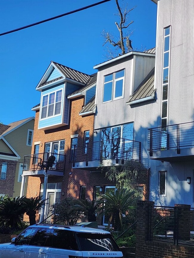 Building Photo - 3/2.5 Luxury Townhome in All Saints distri...