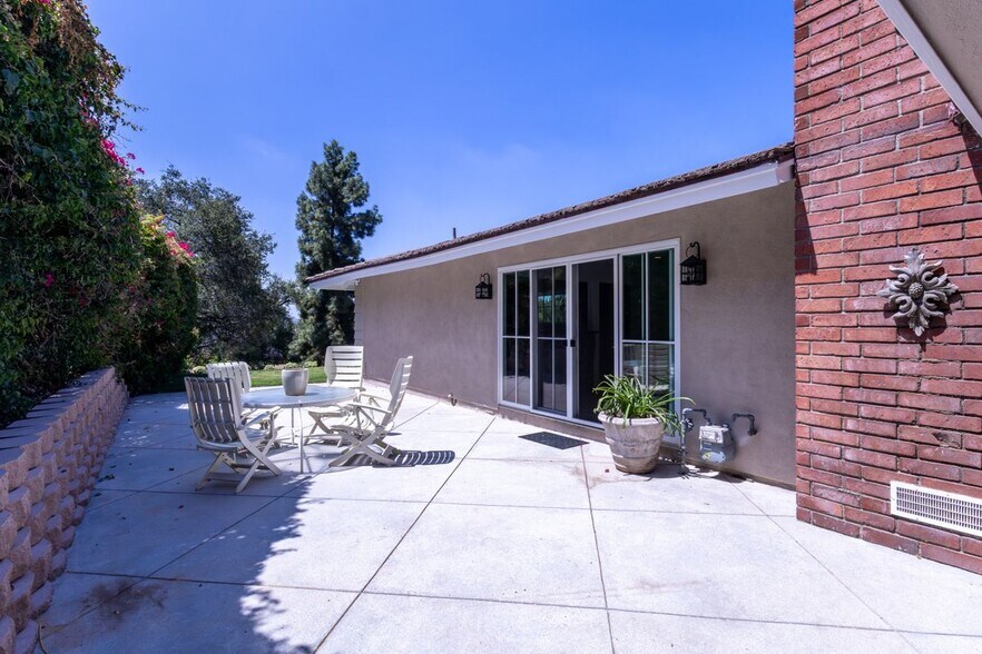 Building Photo - 555 Paulette Pl