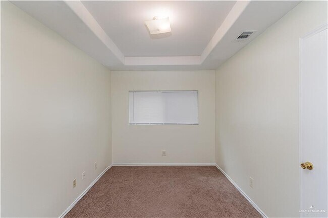 Building Photo - 17 Yary Dr