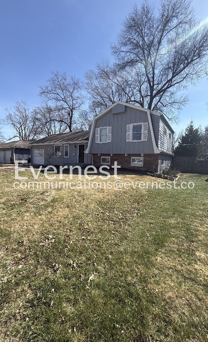 Building Photo - 7701 W 95th Terrace