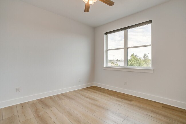 Building Photo - 2811 Forest Park Blvd