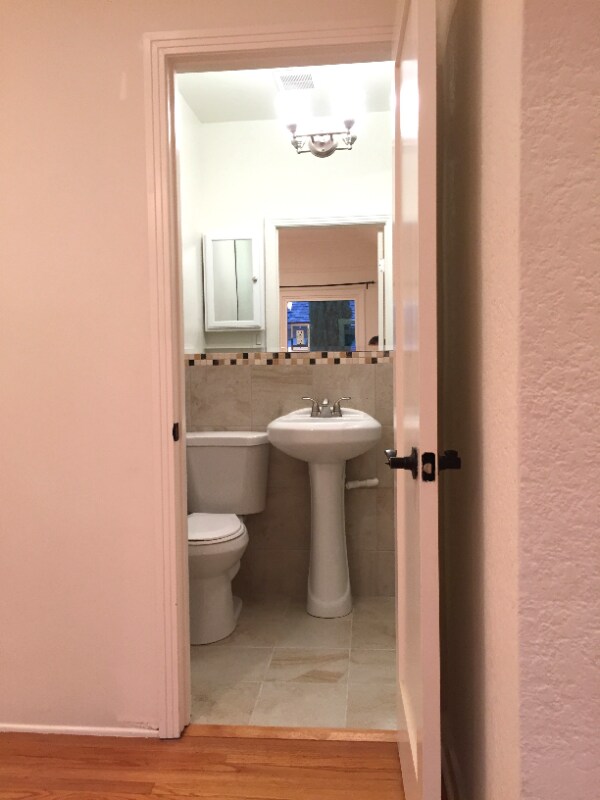 Building Photo - 1106.5 S Doheny Dr