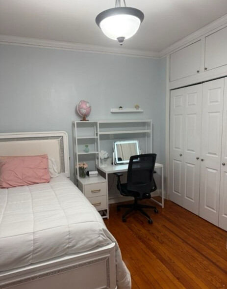 Room 2 - 52 Hillcrest Ave