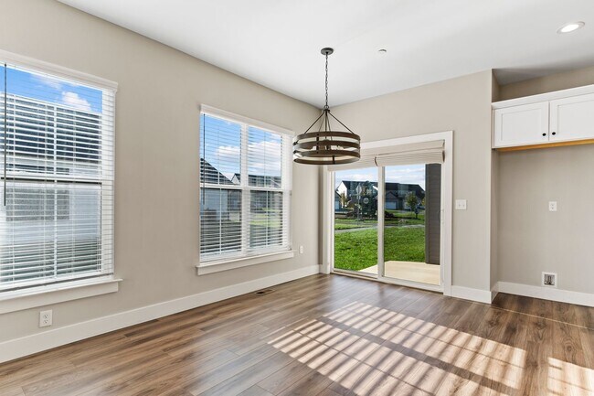 Building Photo - Stunning Single Family in Mechanicsburg