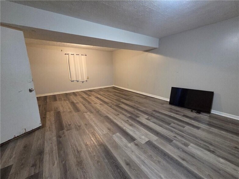 Building Photo - 5034 Cherokee Ct