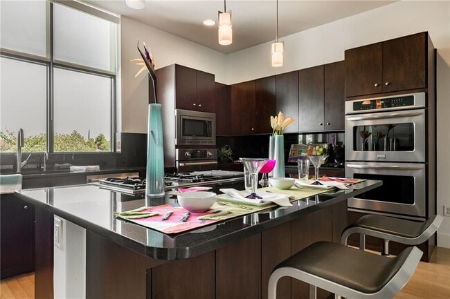 Building Photo - 345 NE 4th St