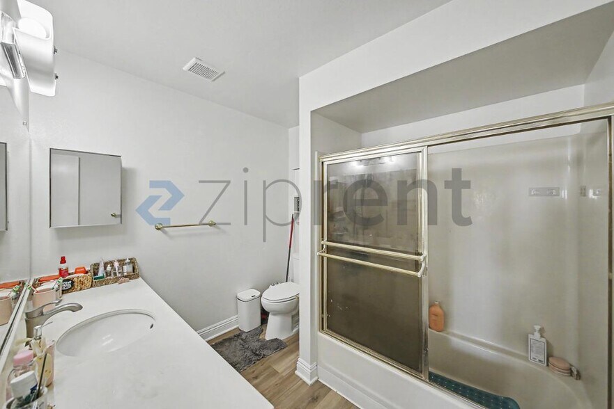 Building Photo - Unit 289