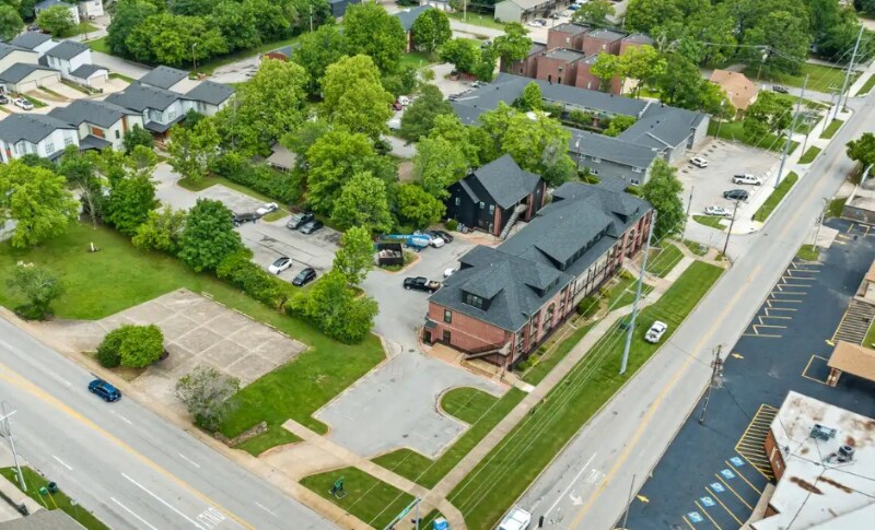 Building Photo - 1115 N Leverett Ave
