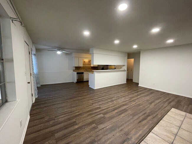 Building Photo - Beautifully Maintained Single-Level Home