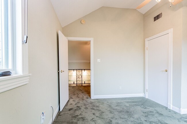 Building Photo - Charming 3 Bed / 2.5 Bath Two-Story Home!