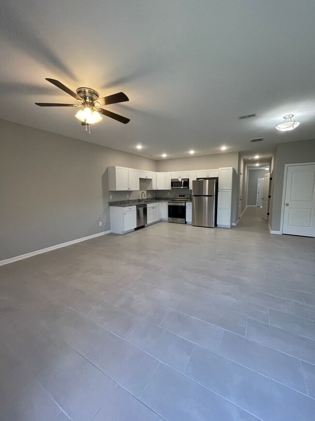 Building Photo - 3 Bedroom 2.5 Bath Townhouse in Columbia! ! Apply-your application fee will be credited to your f...