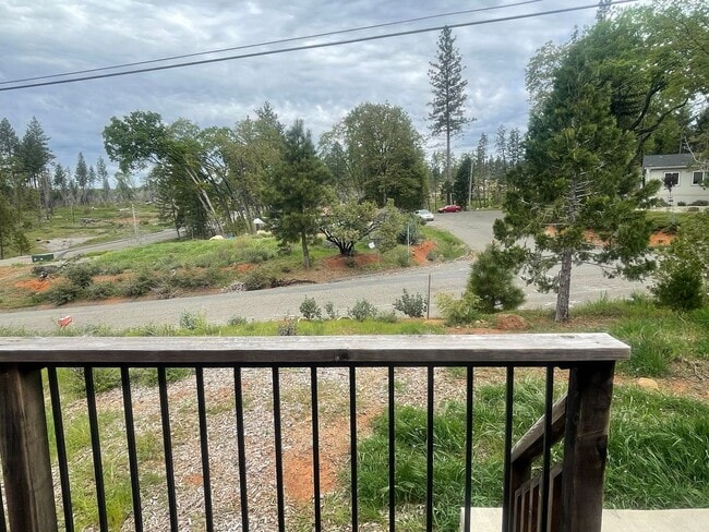 Building Photo - 3bed 2bath + bonus room, natural landscaping, Split Floor Plan Lower Magalia Paradise Pines