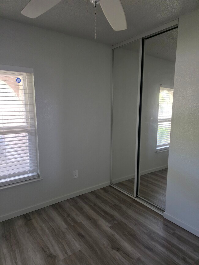 Building Photo - 4900 Earlcort Cir