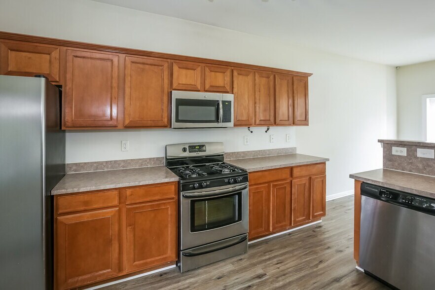 Building Photo - 6737 Sequoia Hills Dr