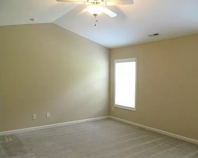 Building Photo - Lovely 3 Bedroom Townhouse in the desirable Addison Reserve Neighborhood of Raleigh