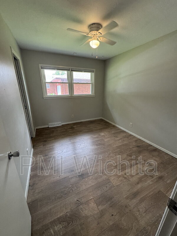 Building Photo - 840 N Waddington Ave