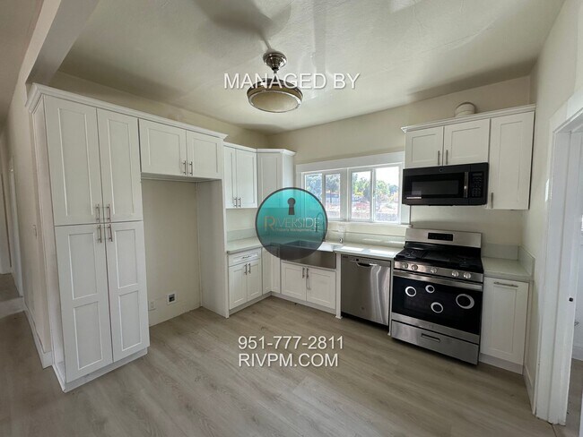 Building Photo - Beautifully Updated 2-Bed, 2-Bath Riverside Home on a Huge Lot!