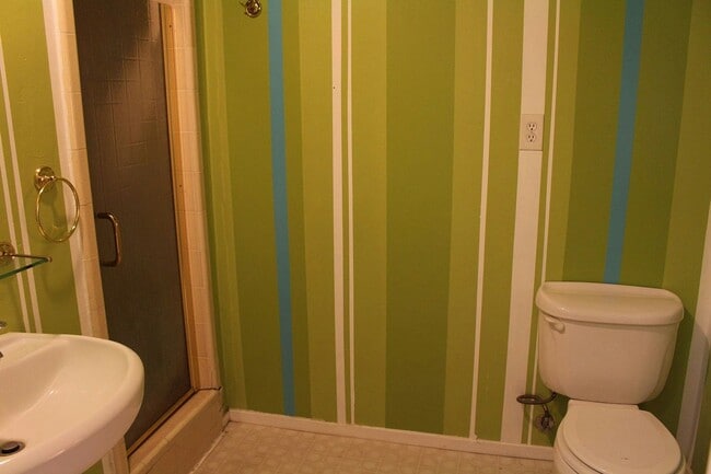 Building Photo - 1804 Duke Dr