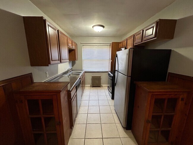 Building Photo - 2351 Ravine St