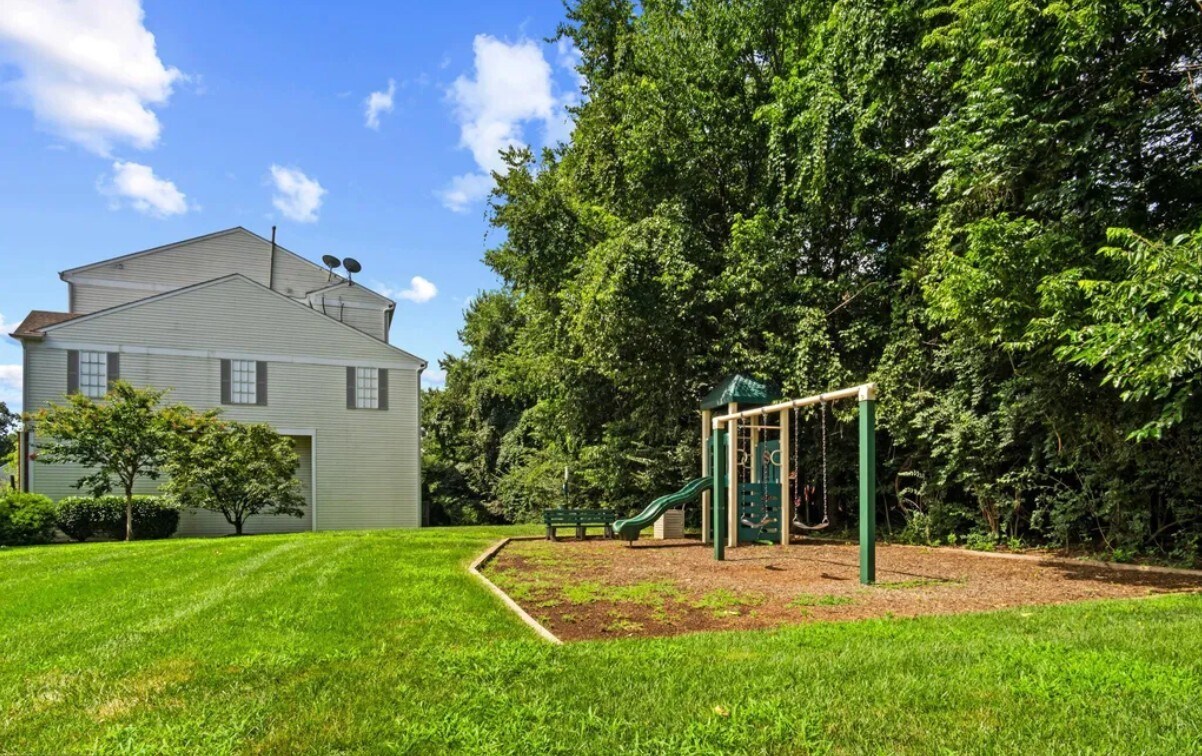 Building Photo - 46956 Courtyard Sq