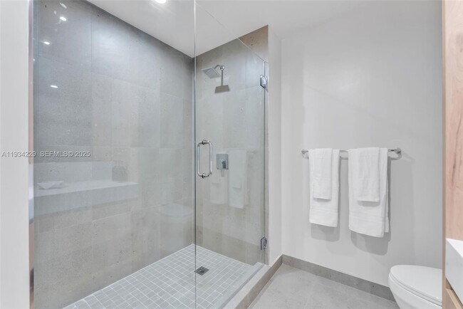 Building Photo - 11 NE 6th St