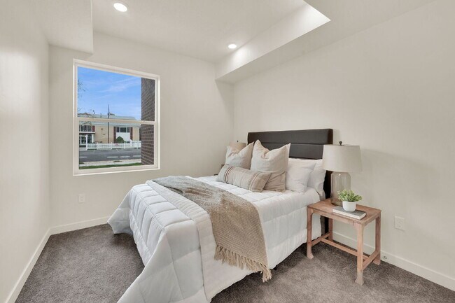 Building Photo - Welcome to Morrelli Apartments-2 MONTHS RENT FREE!