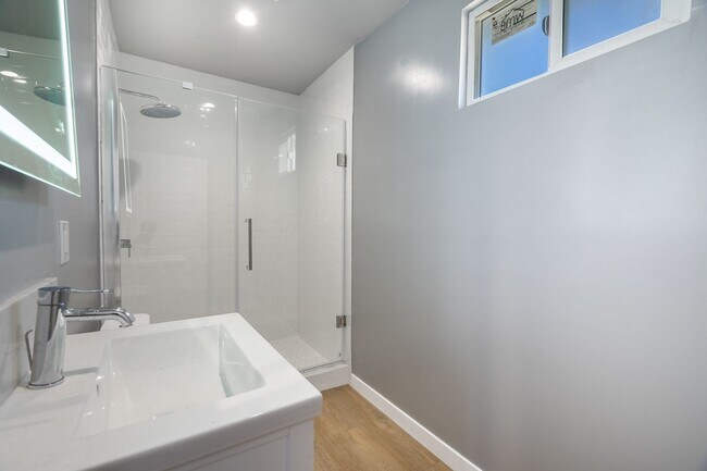 Building Photo - 1049 W 62nd St