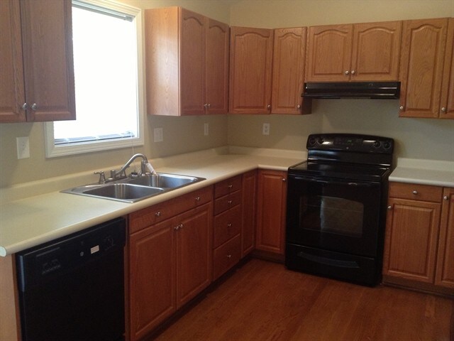 Building Photo - 4136 Fairoaks Drive