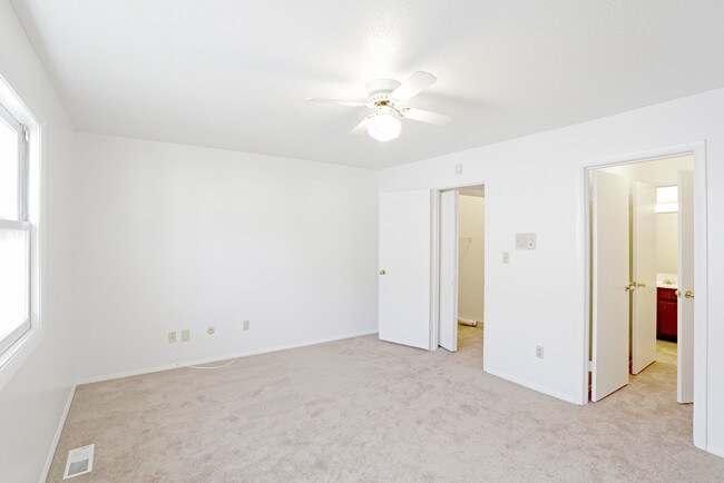 Building Photo - 202 Spring Creek Dr