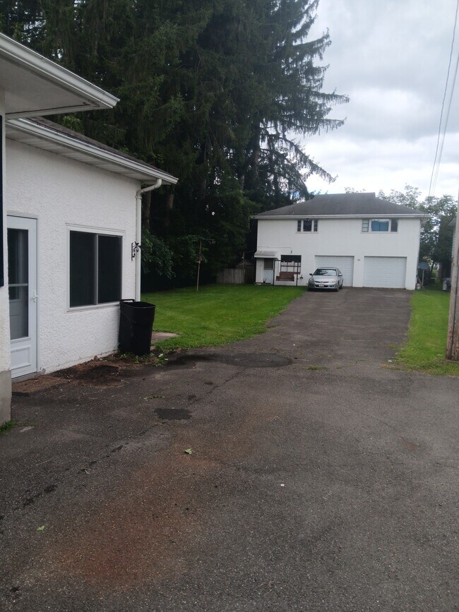 Building Photo - 315 Jennings St