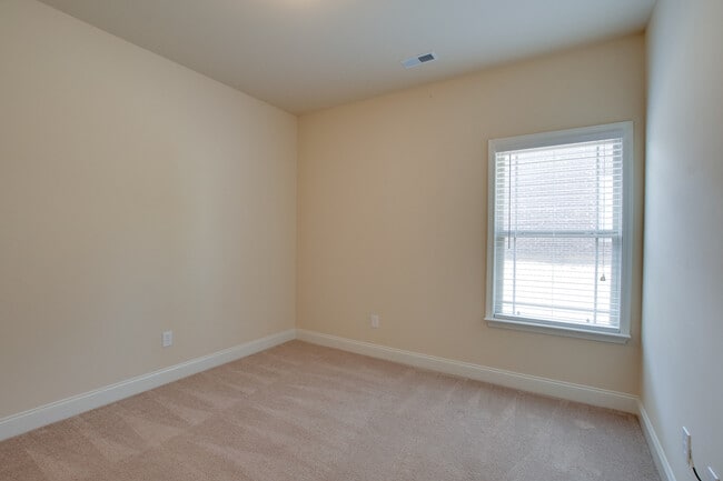 Building Photo - 2917 Magnolia Park Drive Southeast